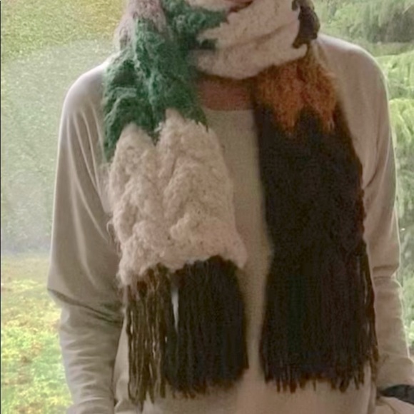 Long thick multicolored wool scarf - Picture 4 of 5